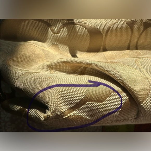 Price is firm- Coach C1060-F15067 - Picture 7 of 16